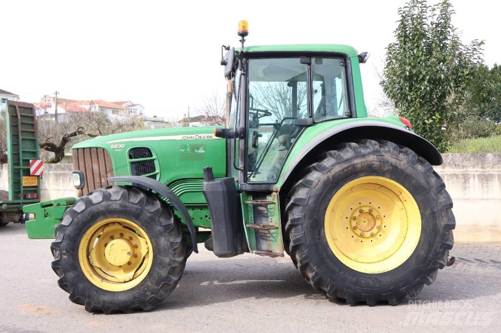 John Deere 6830 الجرارات