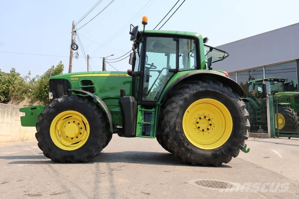 John Deere 6830 الجرارات