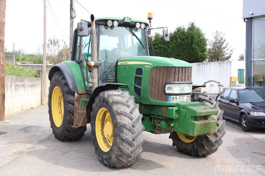 John Deere 6830 الجرارات