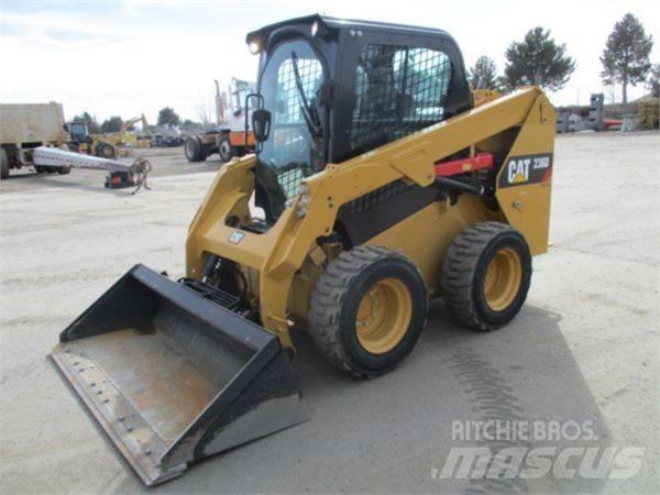 CAT 236 D لوادر انزلاقية التوجيه