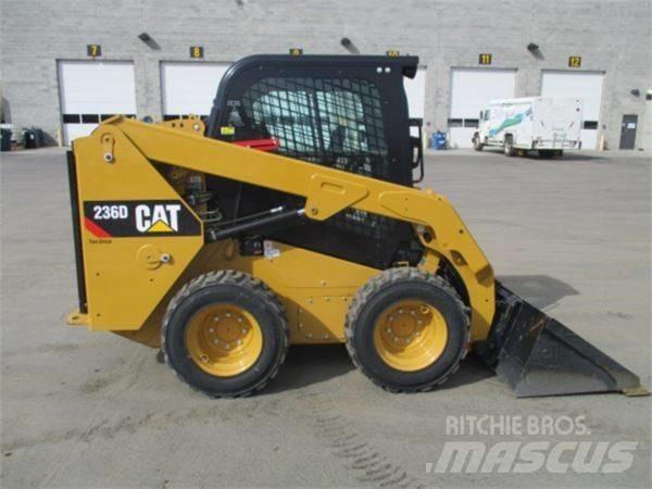 CAT 236 D لوادر انزلاقية التوجيه