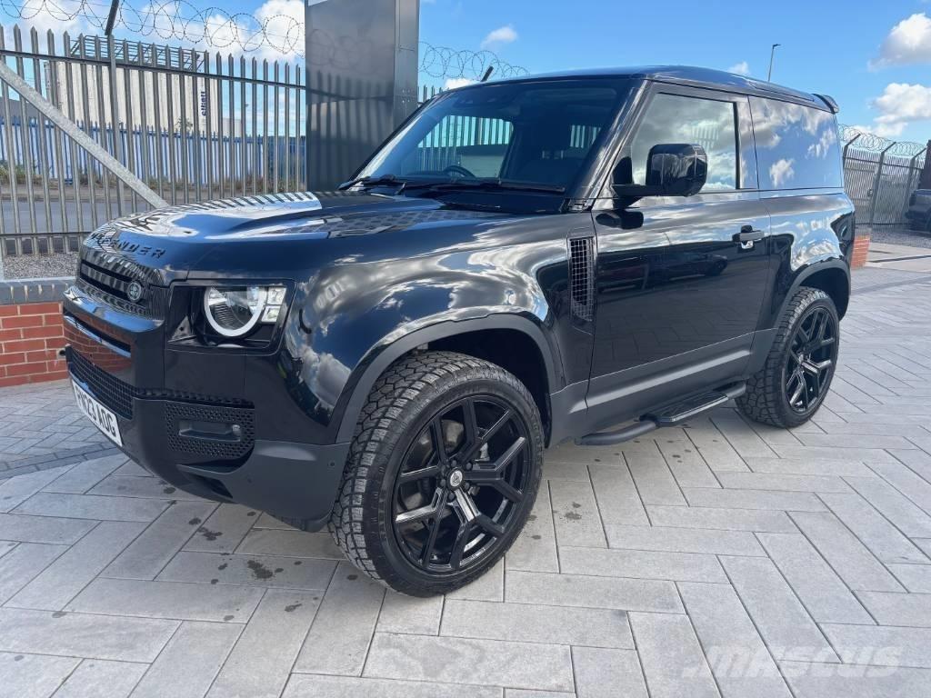 Land Rover Defender شاحنة مقفلة