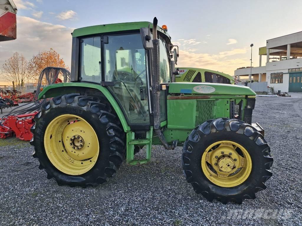 John Deere 6400 الجرارات