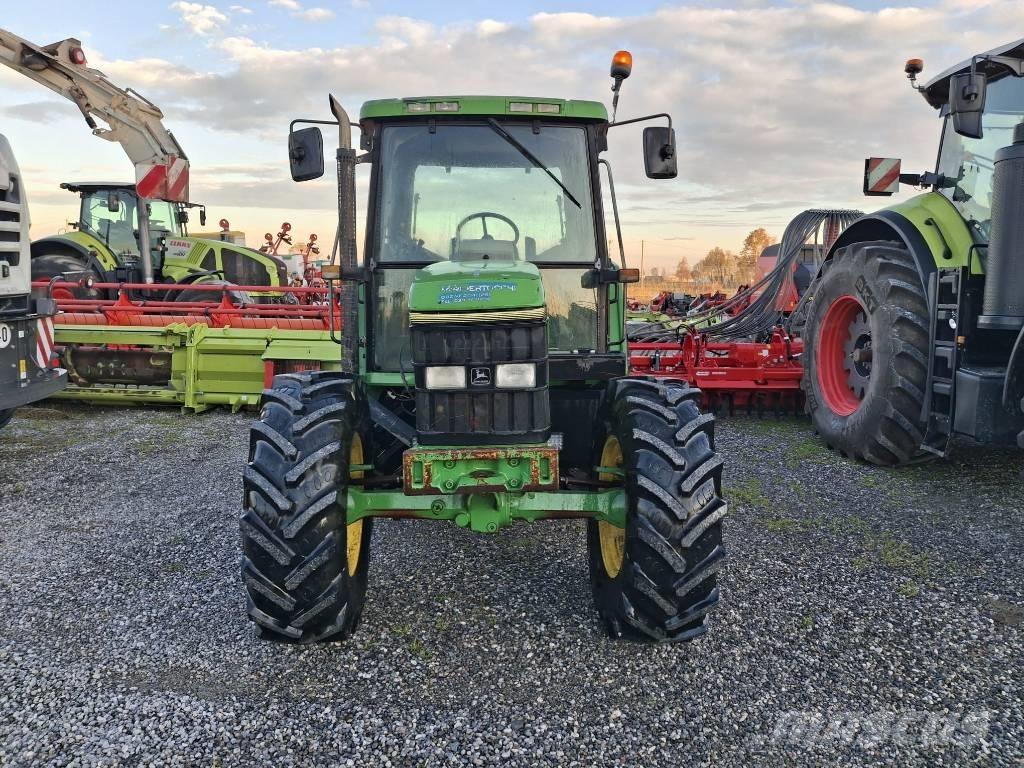 John Deere 6400 الجرارات