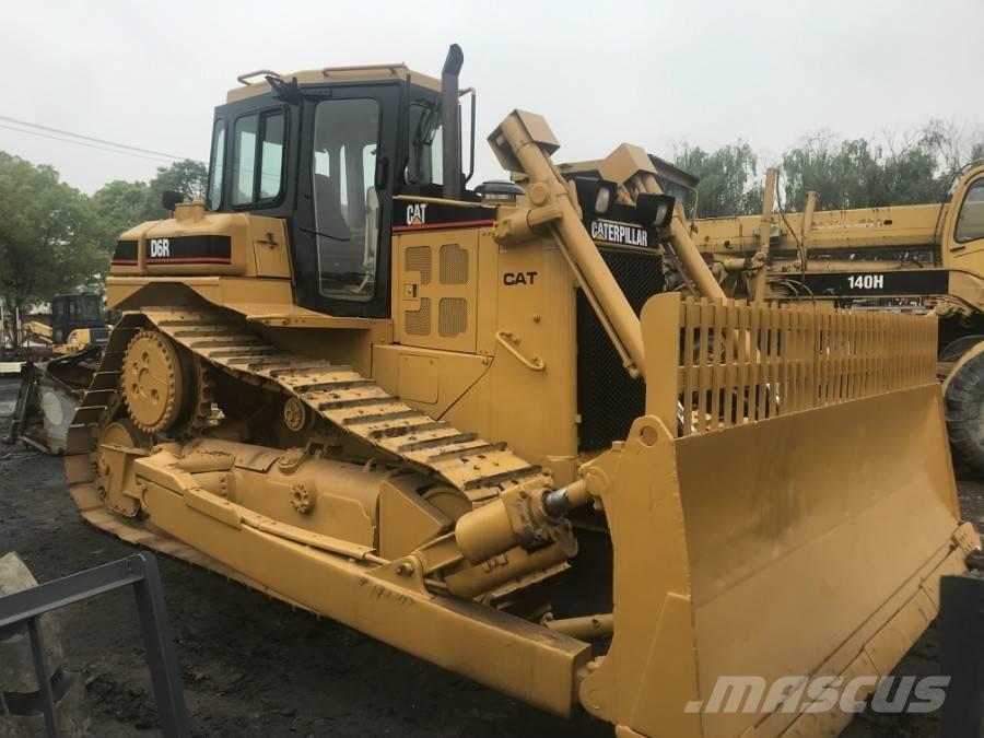 CAT D 6 R بلدوزرات مجنزرة