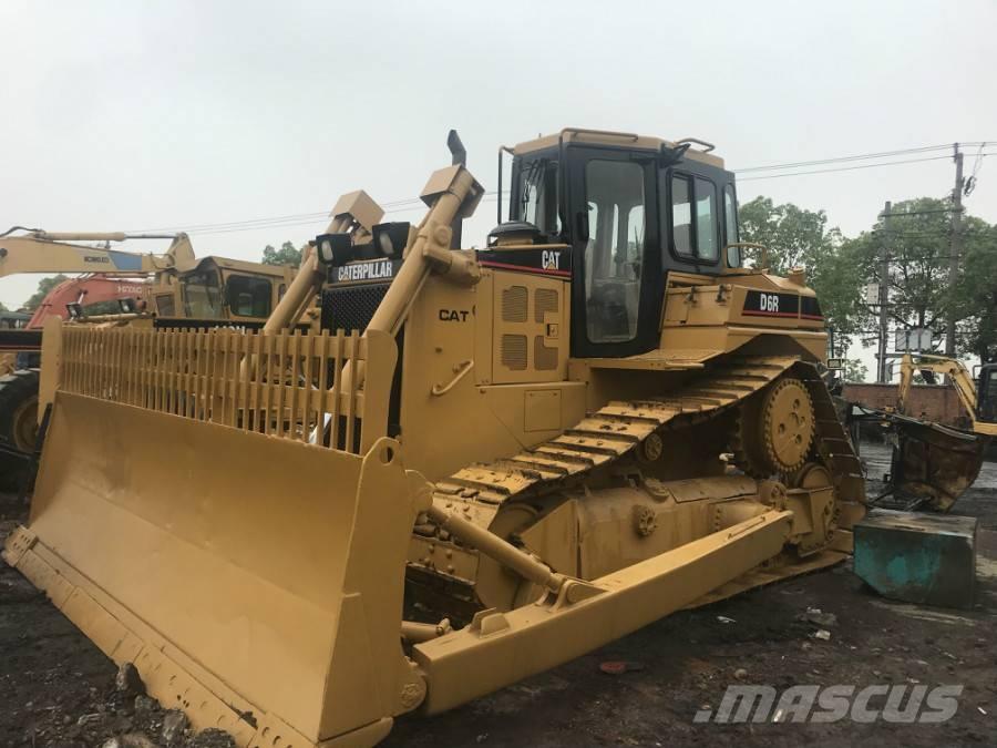 CAT D 6 R بلدوزرات مجنزرة
