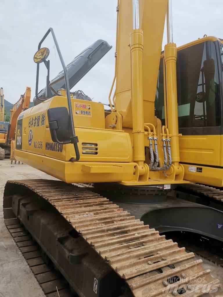 Komatsu PC 200 LC-8 حفارات زحافة