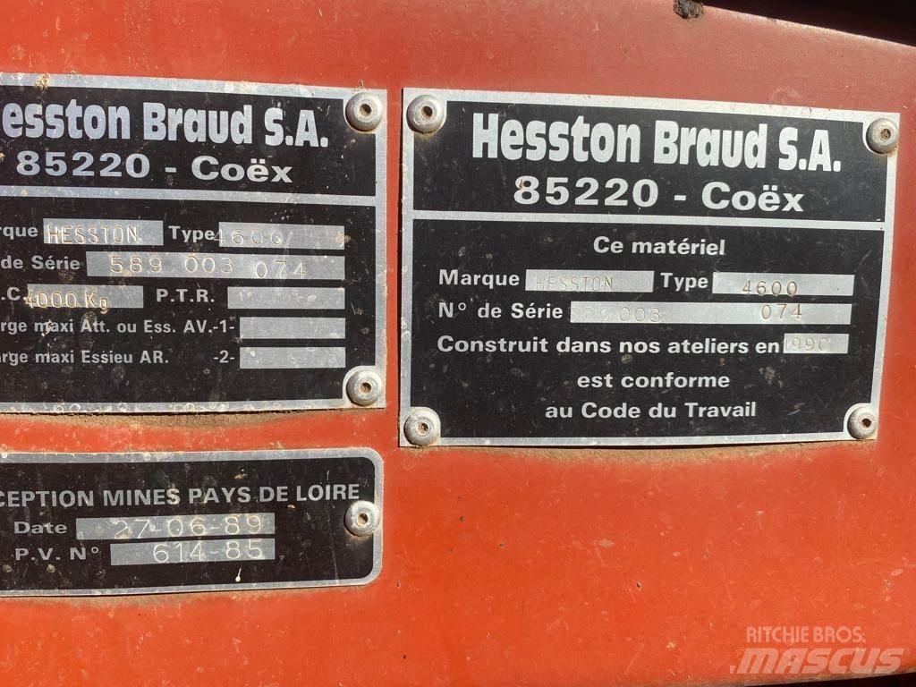 Hesston 4600 محزمات مربعة