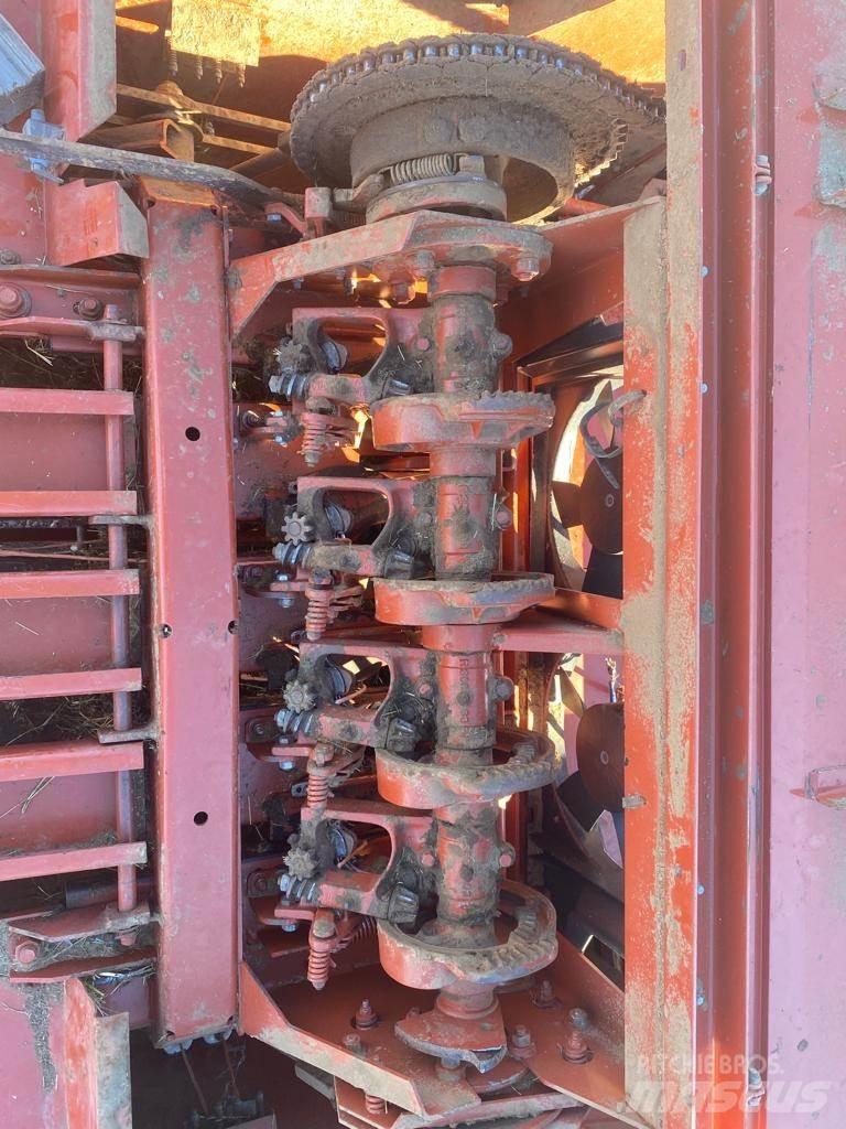 Hesston 4600 محزمات مربعة