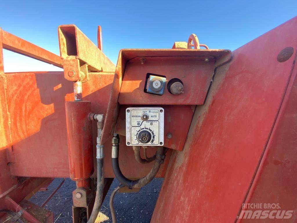 Hesston 4600 محزمات مربعة