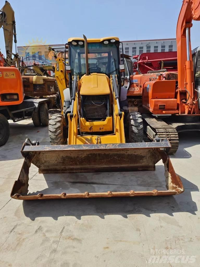 JCB 3CX لوادر ذات جرافات عكسية
