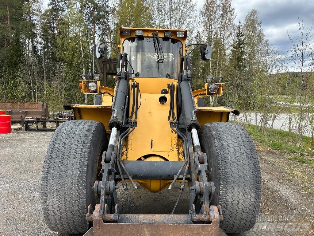 Volvo L 120 لوادر بعجل