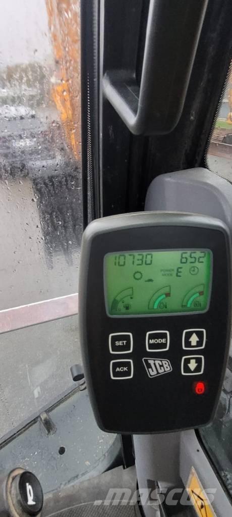 JCB JS 145 W حفارات بعجل