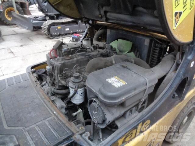 Yale GDP 35 VX شاحنات الديزل