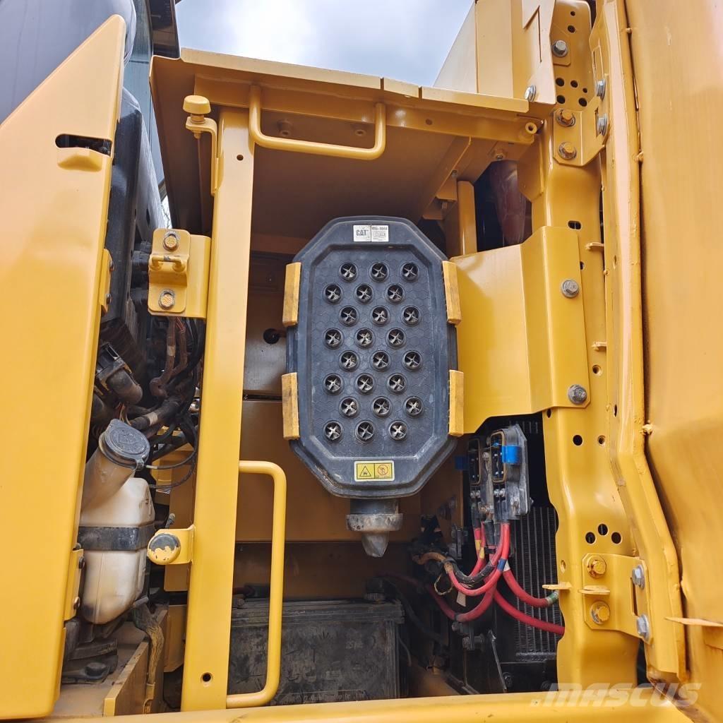CAT 330 GC حفارات زحافة