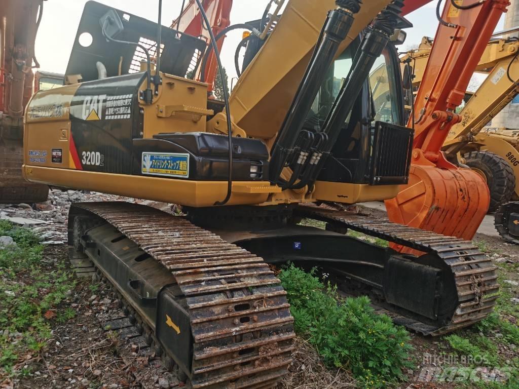 CAT 320 D2 حفارات زحافة