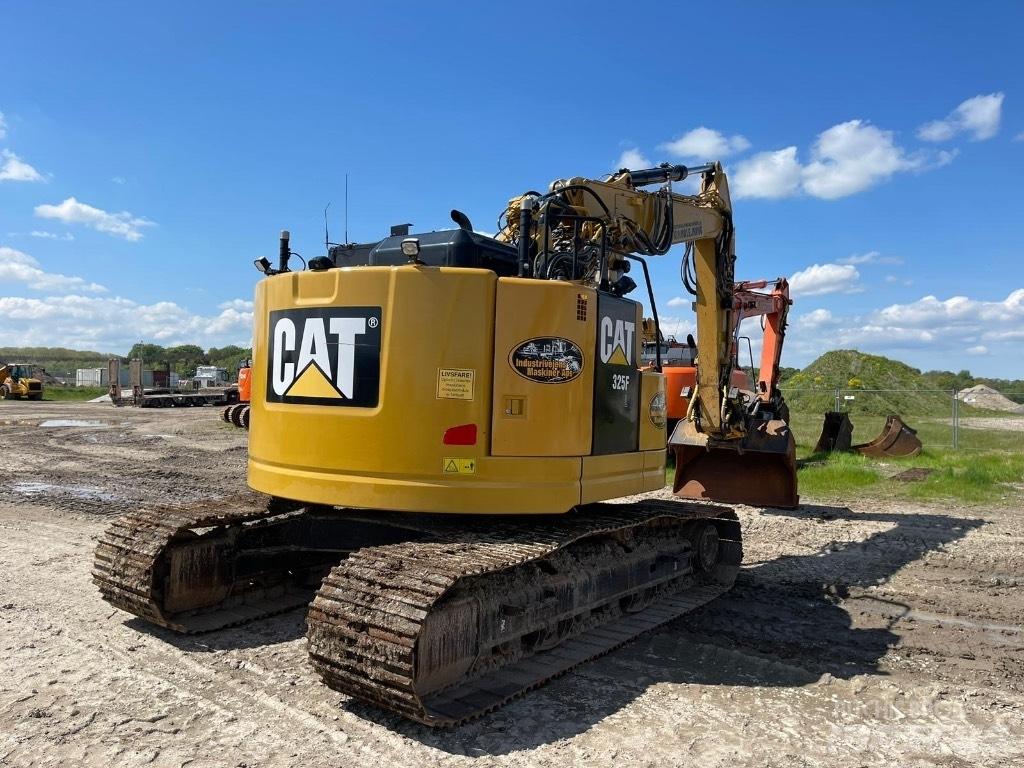 CAT 325 F حفارات زحافة