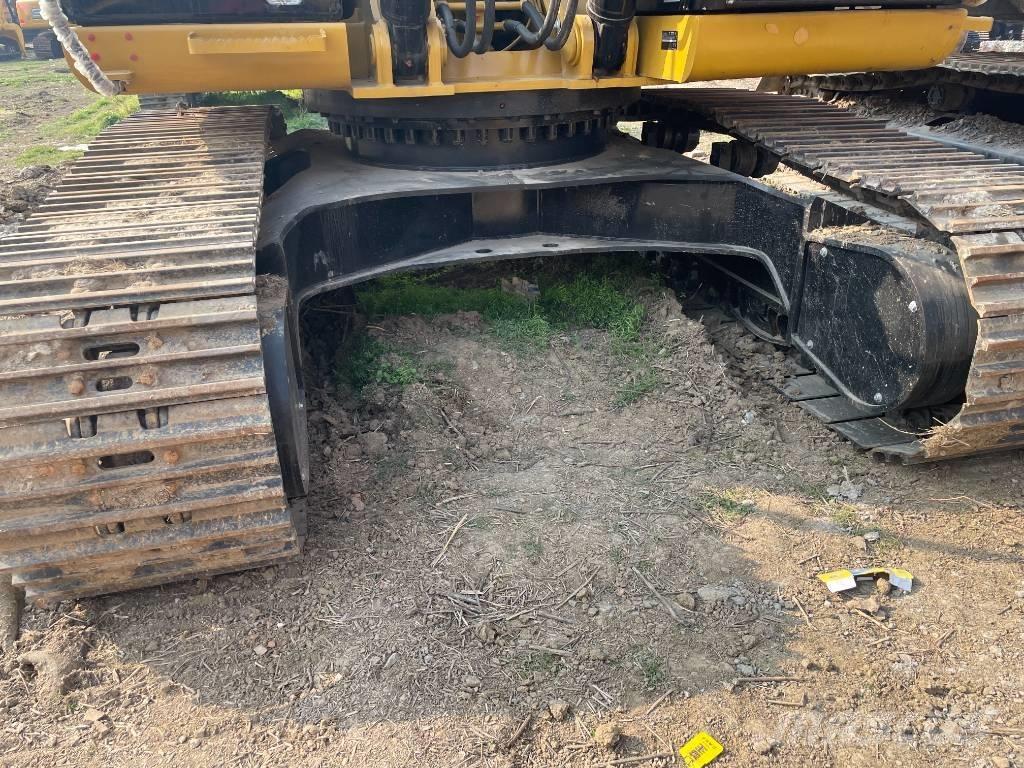 CAT 329 حفارات زحافة