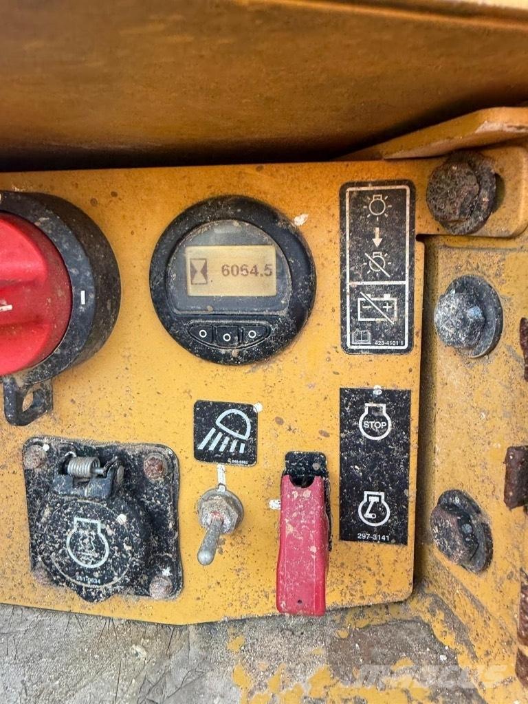 CAT D 6 T LGP بلدوزرات مجنزرة