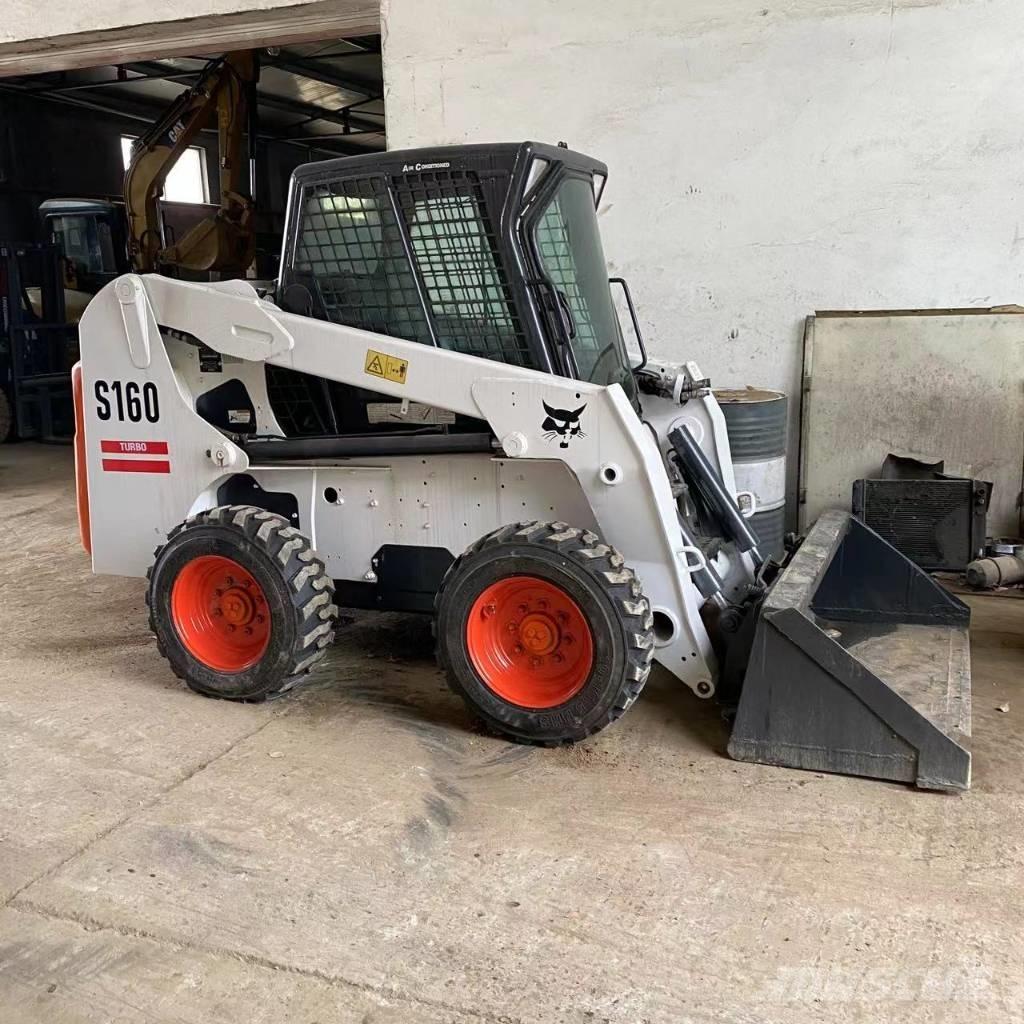 Bobcat S 160 لوادر انزلاقية التوجيه