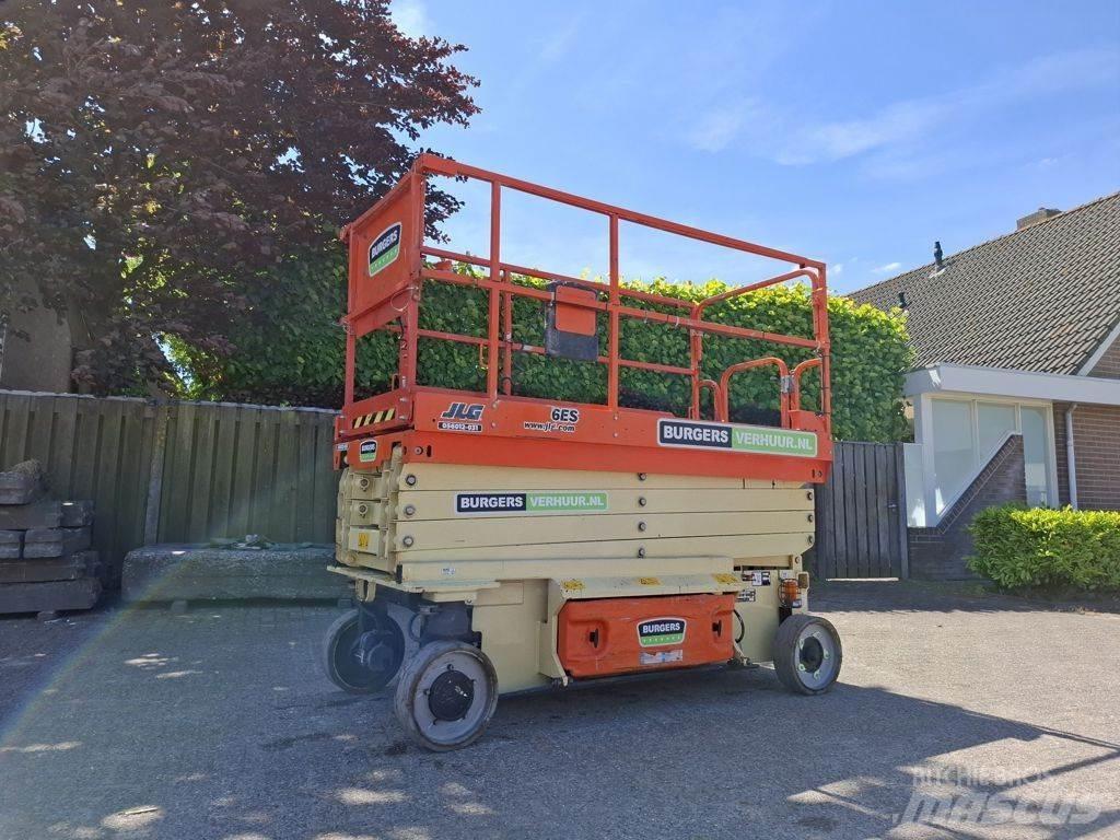 JLG 3246ES رافعات مقصية الشكل