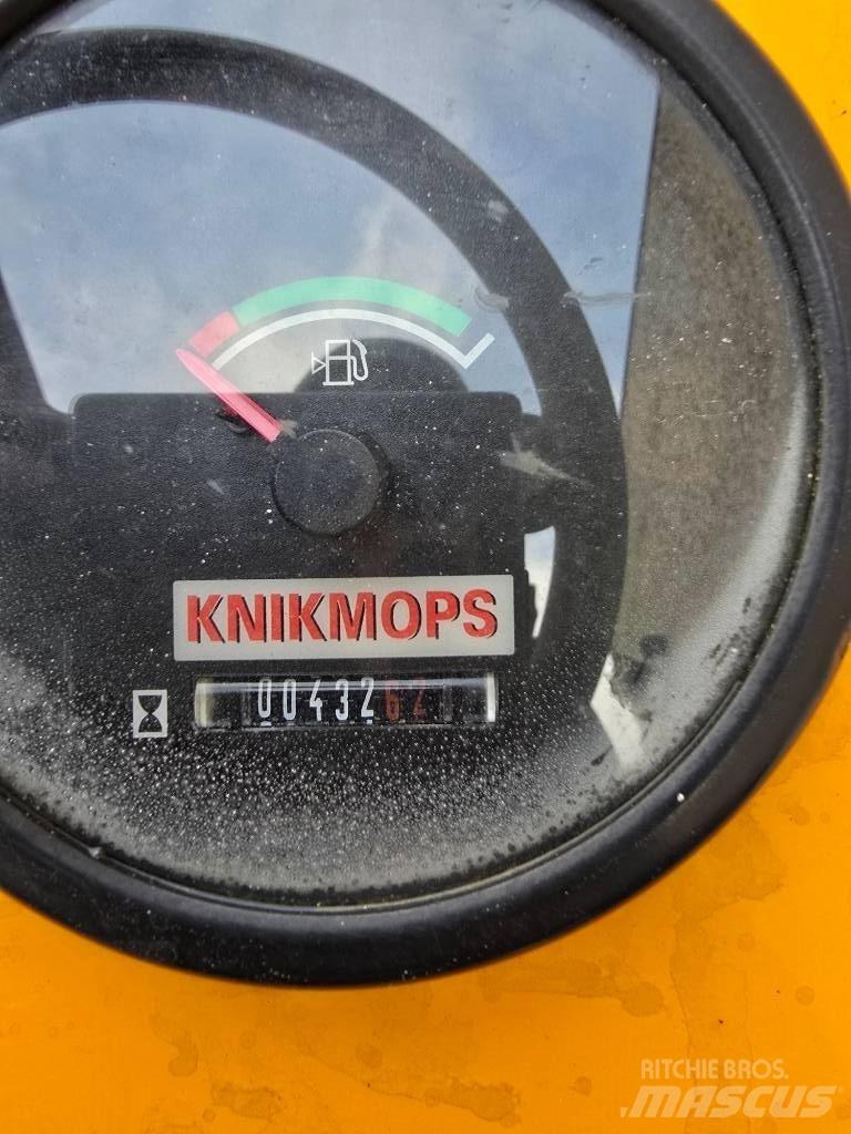 Knikmops 100 لوادر بعجل