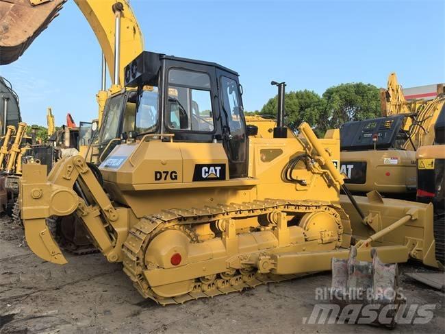 CAT D 7 G بلدوزرات مجنزرة
