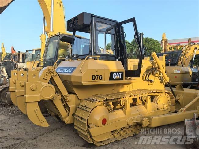 CAT D 7 G بلدوزرات مجنزرة