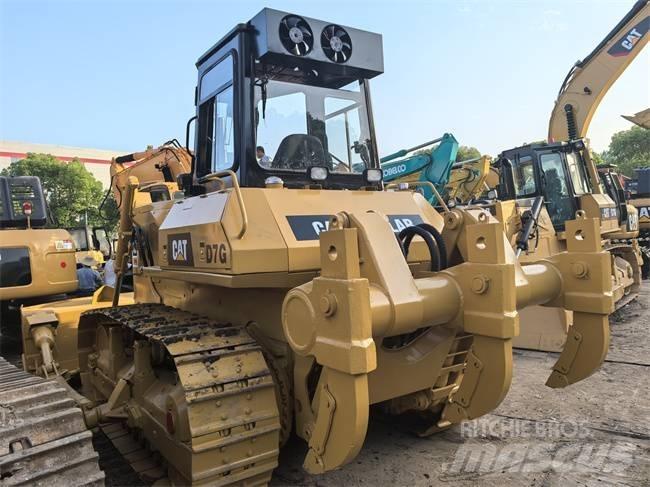 CAT D 7 G بلدوزرات مجنزرة