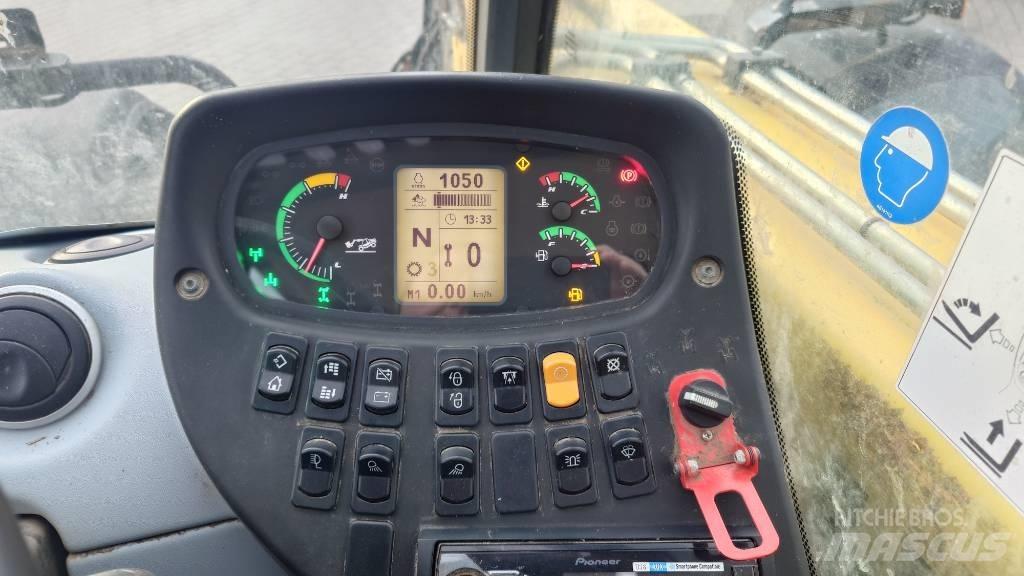 New Holland TH 7.42 مناولات متداخلة