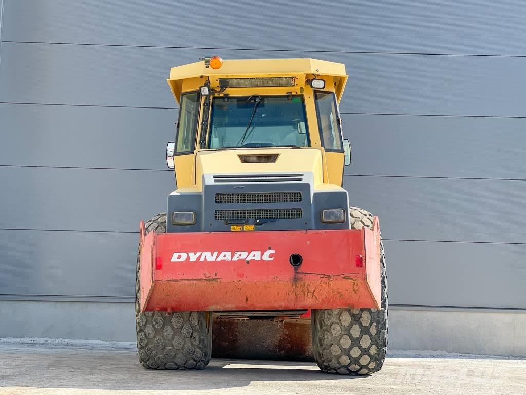 Dynapac CA302D مداحل أحادية الأسطوانة