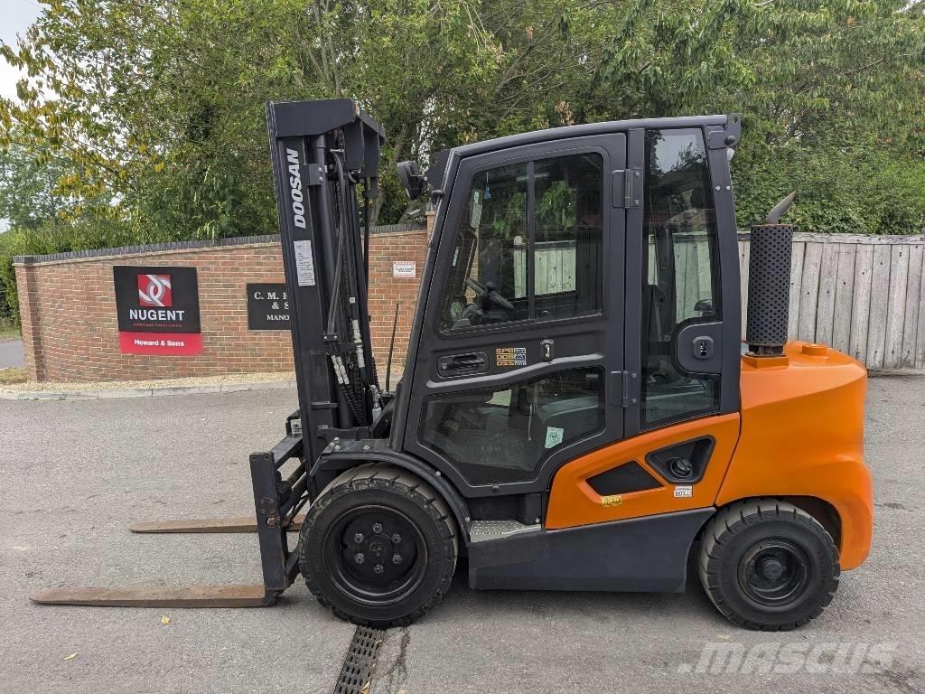 Doosan D 35 C-9 شاحنات الديزل