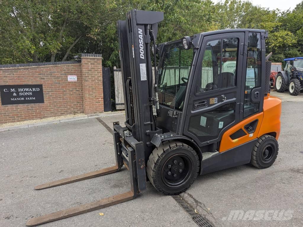 Doosan D 35 C-9 شاحنات الديزل