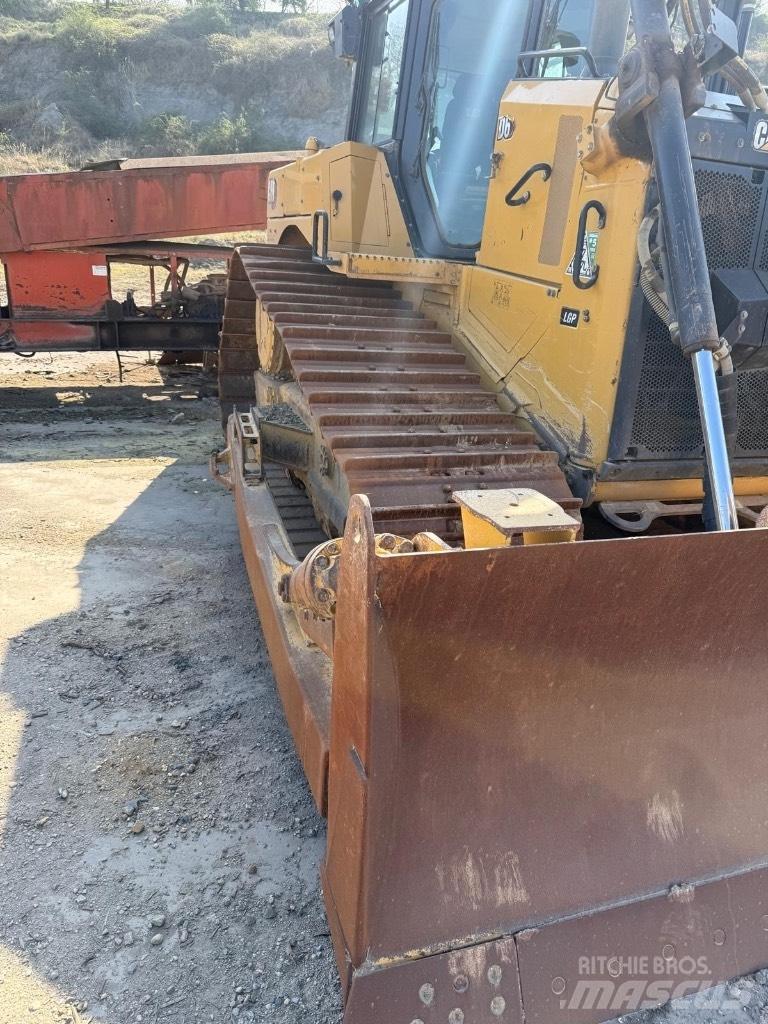 CAT D 6 T LGP بلدوزرات مجنزرة