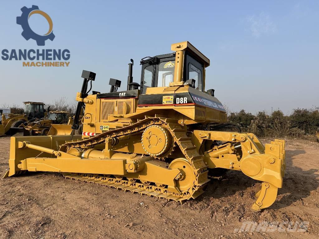 CAT D 8 R بلدوزرات مجنزرة