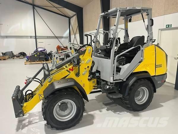 Wacker Neuson WL 28 لوادر بعجل