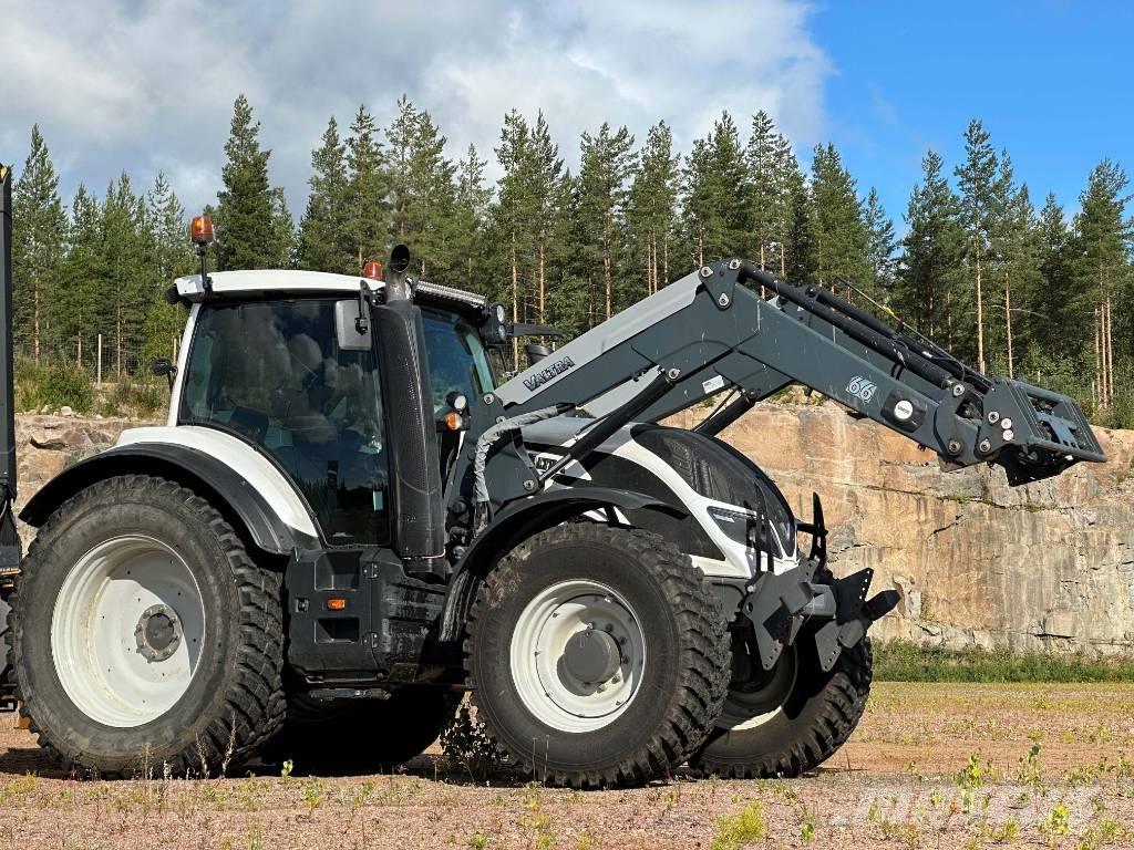 Valtra T 174 الجرارات