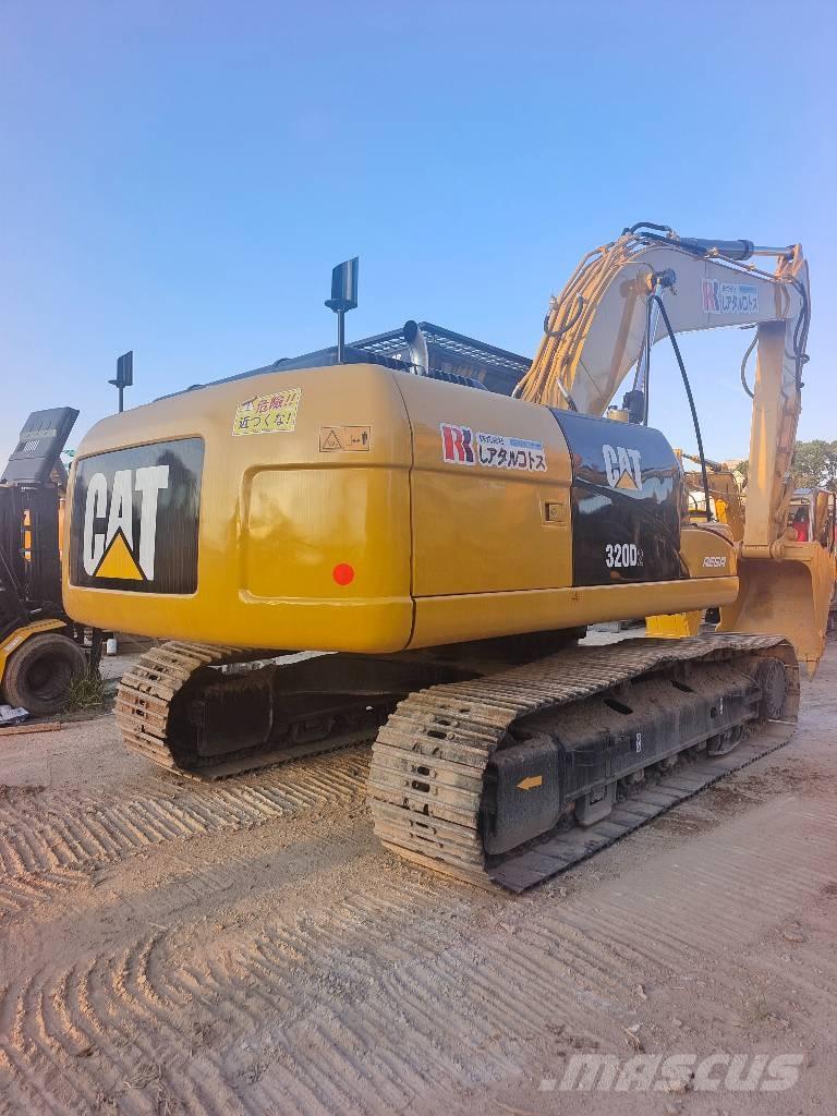 CAT 320 D حفارات زحافة