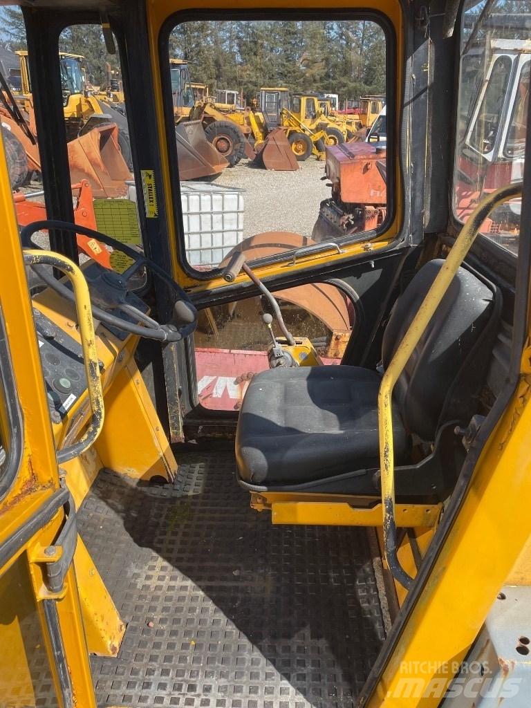 Bomag BW172 مداحل أحادية الأسطوانة