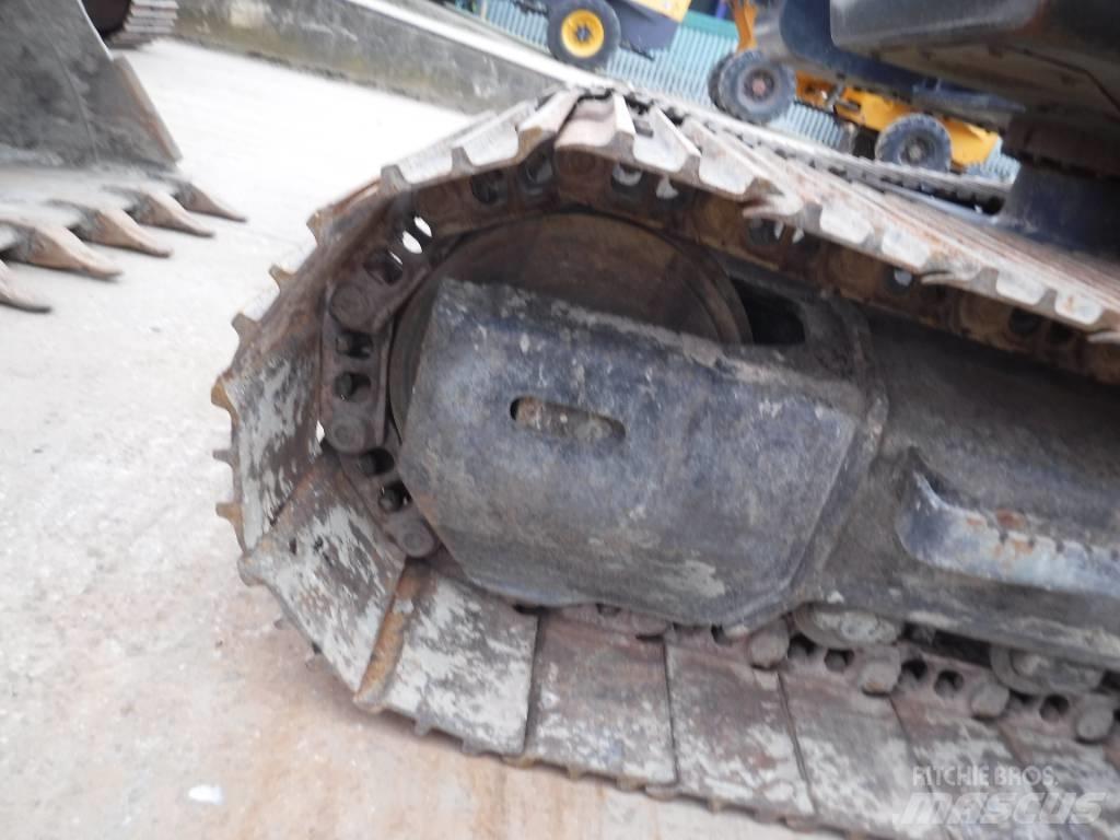 Hitachi ZX 135 US-6 حفارات زحافة