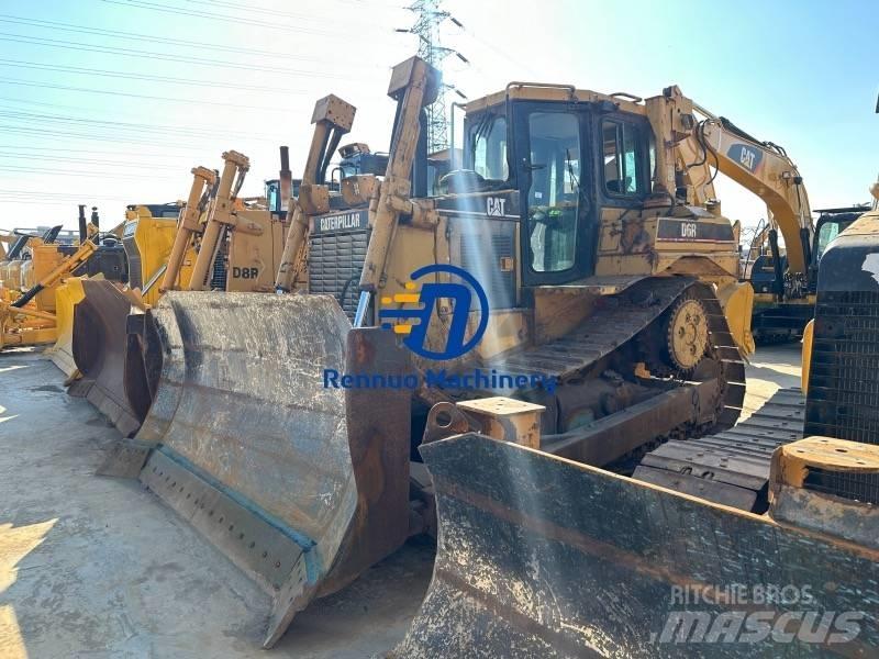 CAT D 6 R بلدوزرات مجنزرة