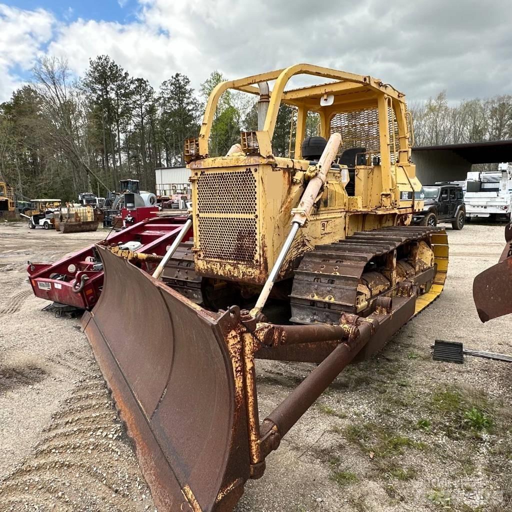 Komatsu D 68 E-1 بلدوزرات مجنزرة