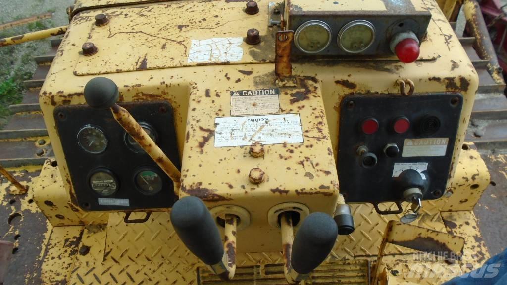 Komatsu D 68 E-1 بلدوزرات مجنزرة
