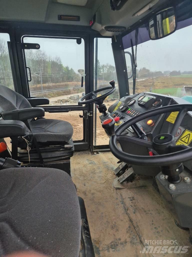 Ammann ART 240 مداحل ذات إطارات هوائية