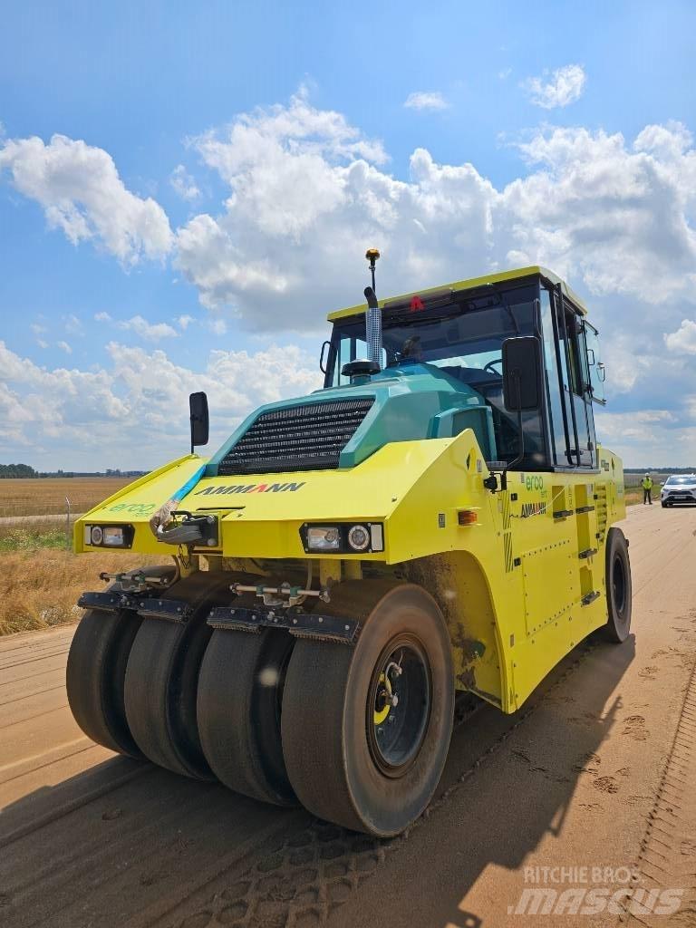 Ammann ART 240 مداحل ذات إطارات هوائية