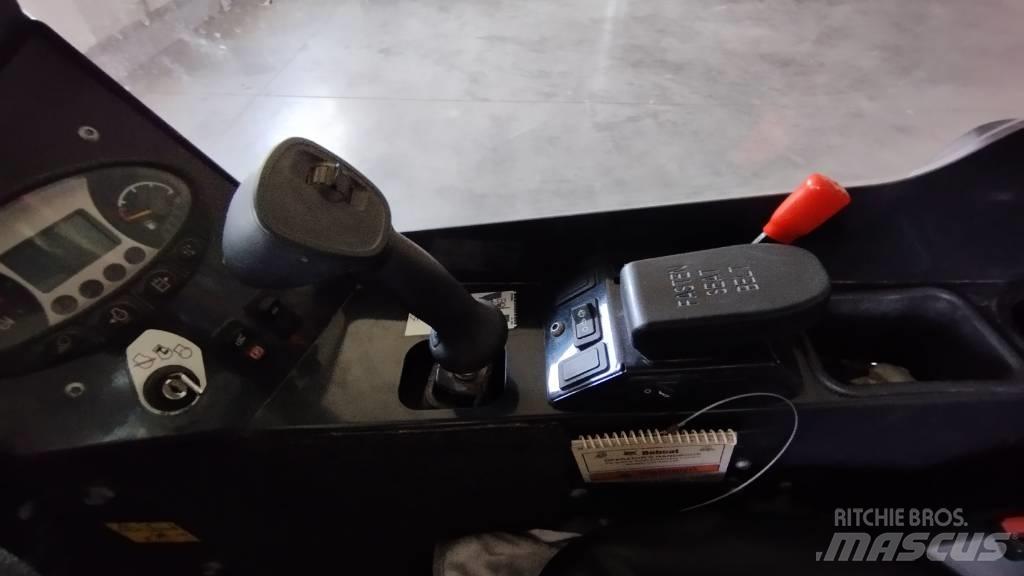 Bobcat L 23 لوادر صغيرة
