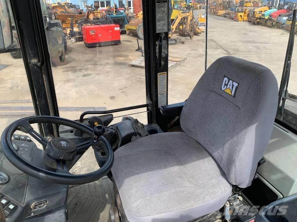 CAT 908 لوادر بعجل