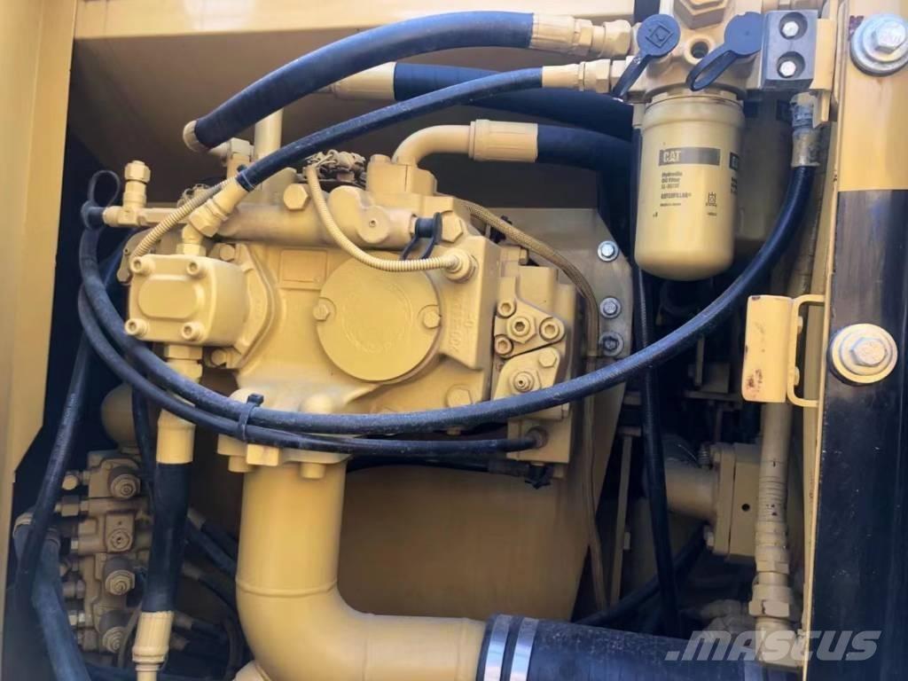 CAT 318C حفارات زحافة