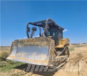 CAT D 6 R بلدوزرات مجنزرة