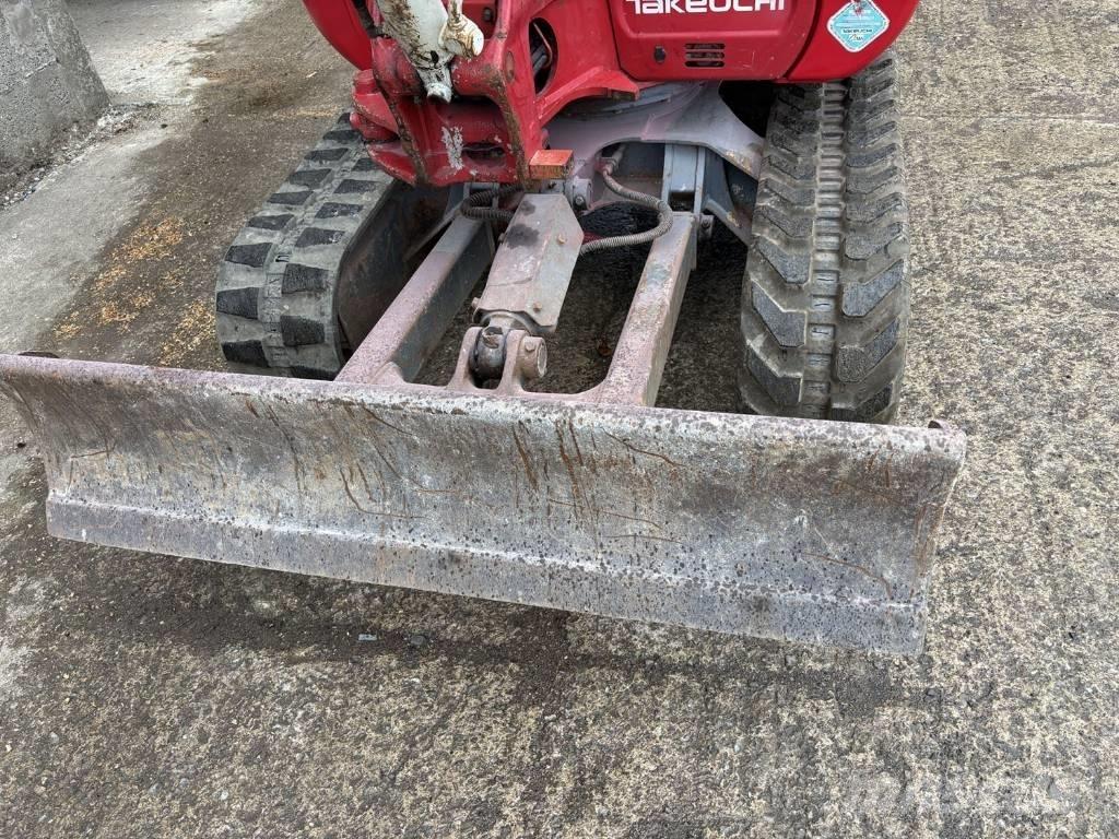Takeuchi TB 230 حفارات صغيرة أقل من 7 طن (حفارات صغيرة)